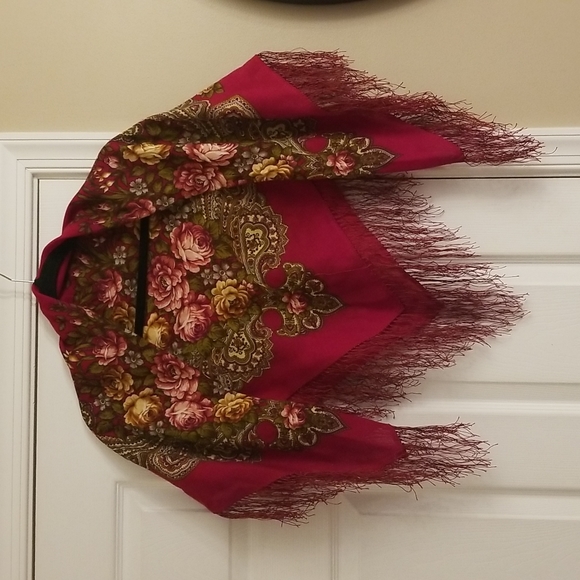 Gorgeous scarf/wrap - Picture 7 of 11